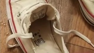 Shoot load on GF size 5 white converse shoes